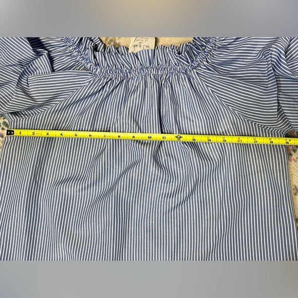 SADIE & LOVE Blue and white striped off shoulder ruffle top size M. - Picture 10 of 11